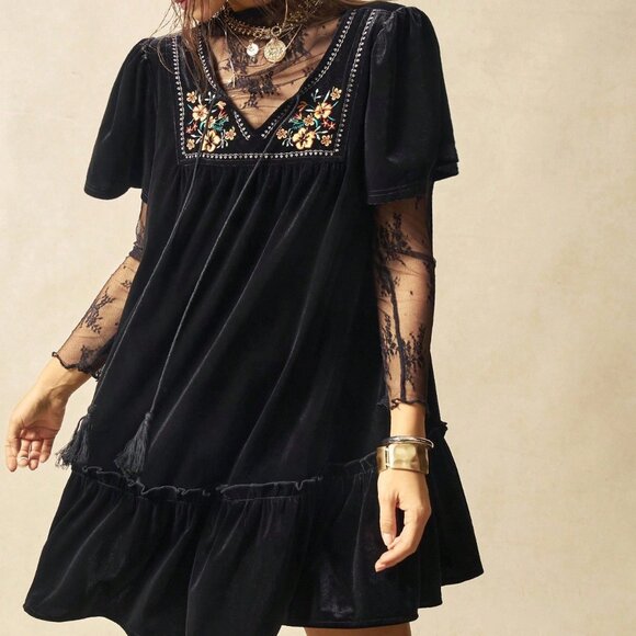 Black Boho Women's Knit V-Neck Floral Velvet Mini Dress - Picture 3 of 8